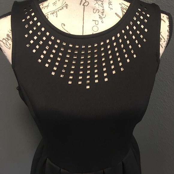 Perfect Black Dress - Picture 5 of 8